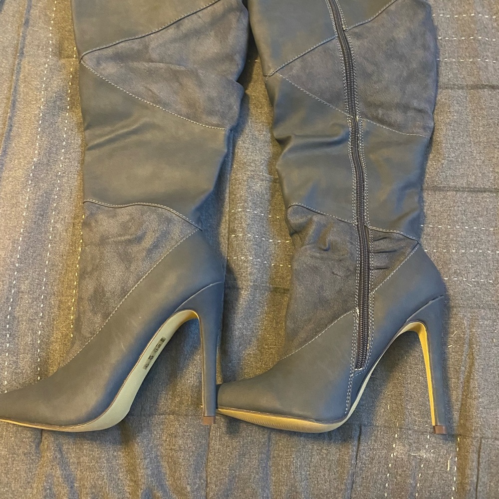 Brand new never worn boots